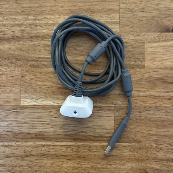 Microsoft Xbox 360 Play And Charge Kit -Controller USB Charging Cable OEM White - Picture 1 of 7